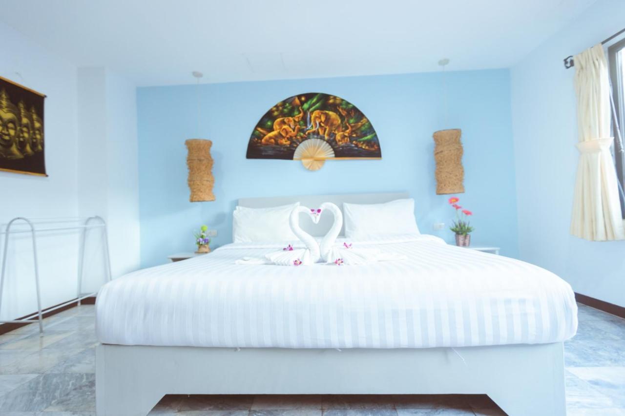 Nirvana Hotel Patong Buitenkant foto