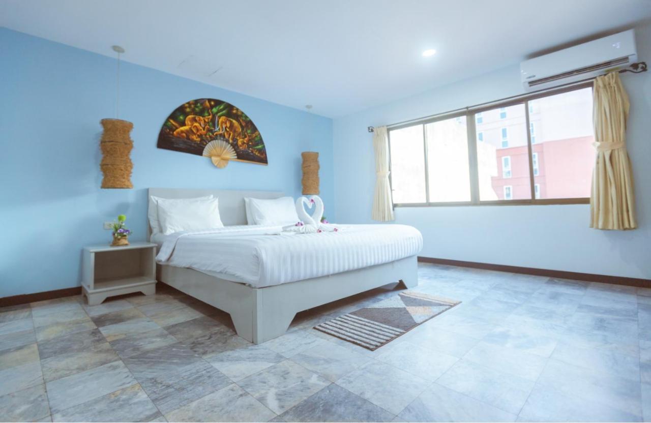 Nirvana Hotel Patong Buitenkant foto