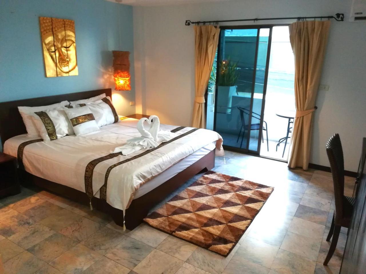 Nirvana Hotel Patong Buitenkant foto