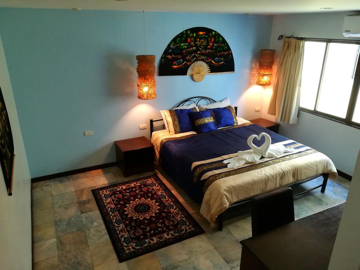 Nirvana Hotel Patong Buitenkant foto